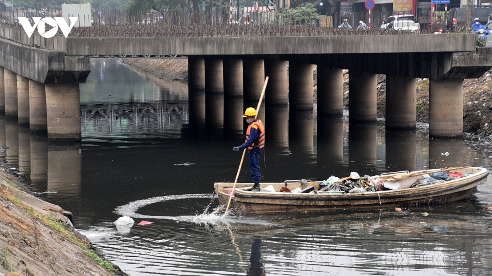 Cận cảnh 5 con sông ô nhiễm ở Hà Nội, gánh lượng rác, nước thải khổng lồ